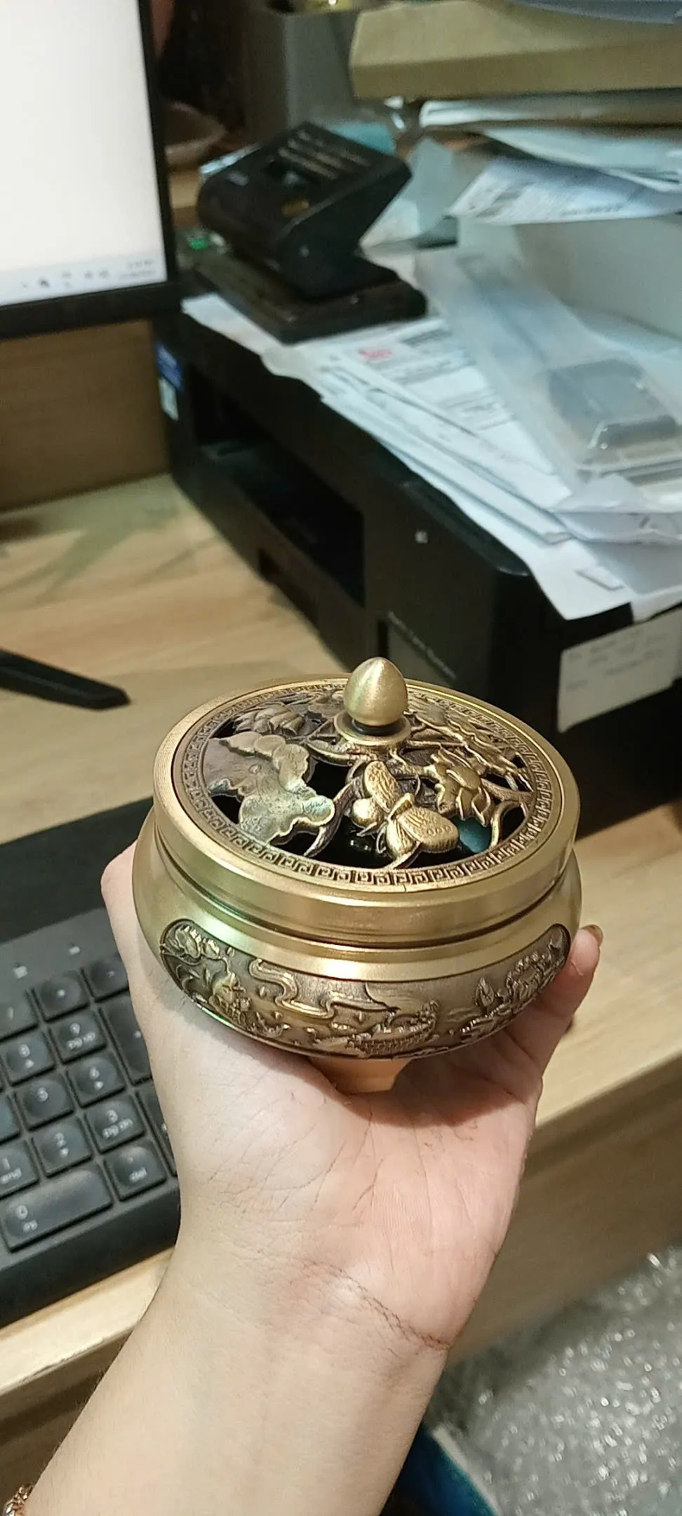  Lư Đồng Xông Trầm Hương Dáng Họa Tiết Rồng Phượng_Cá Chép Đường Kính 9.2 cm