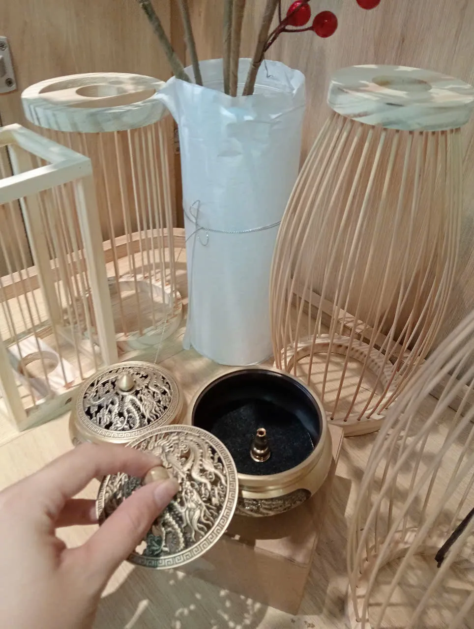  Lư Đồng Xông Trầm Hương Dáng Họa Tiết Rồng Phượng_Cá Chép Đường Kính 9.2 cm