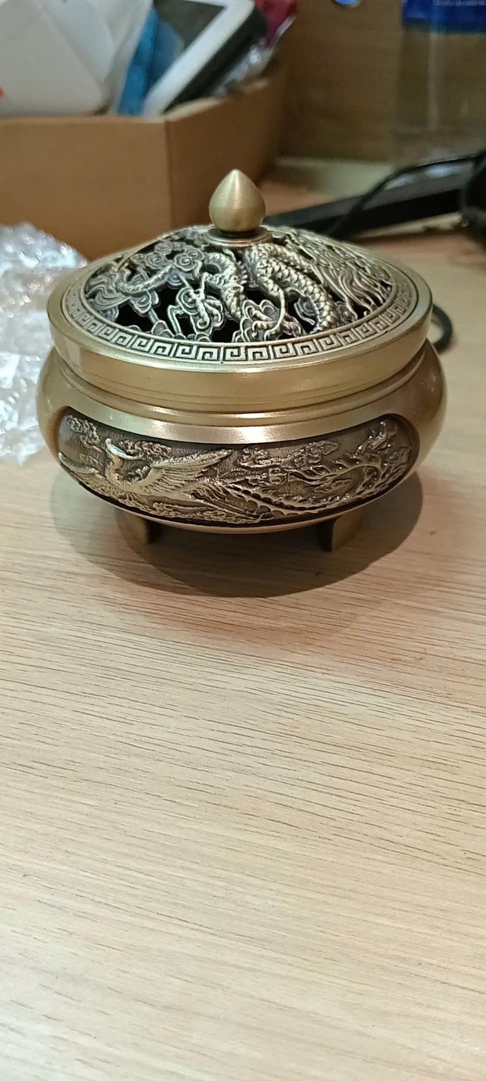  Lư Đồng Xông Trầm Hương Dáng Họa Tiết Rồng Phượng_Cá Chép Đường Kính 9.2 cm