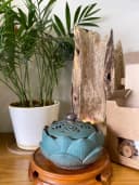 Lư xông đỉnh đốt nhang nụ nhang khoan Trầm hương Hoa sen xanh cao cấp (rộng 10.5 cm) thumb 8