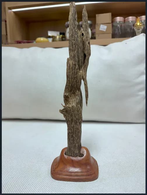 Hết hàng_ Trầm hương cảnh trang trí tự nhiên và chọc lọc nguyên khối cao 38 cm